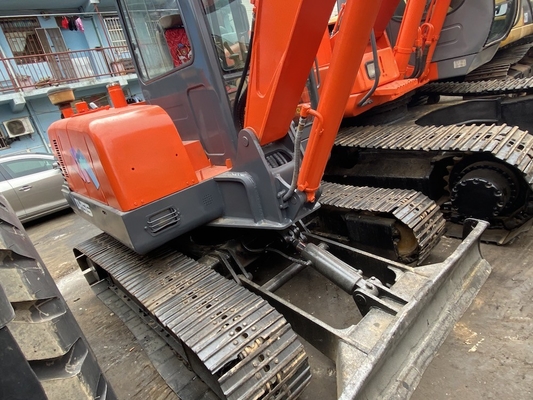 ใช้รถขุดตีนตะขาบไฮดรอลิก DH55 ที่มีน้ำหนักการทำงาน 5250KG