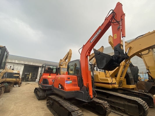 6 ตัน ของเดิมใช้ Doosan DX60 เครื่องขุด Crawler ด้วยพลังงานเครื่องยนต์ 39.7KW และ 0.21m3 ความจุถัง