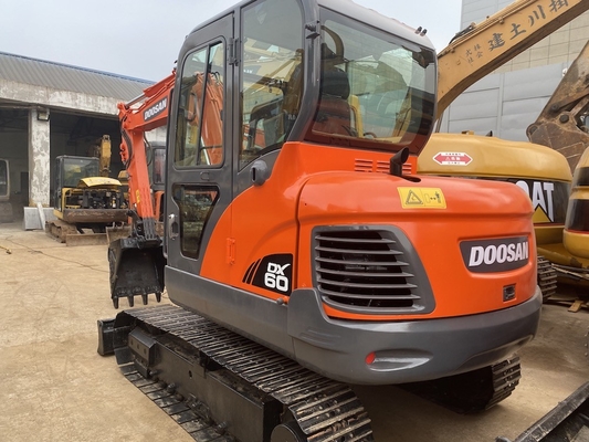 6 ตัน ของเดิมใช้ Doosan DX60 เครื่องขุด Crawler ด้วยพลังงานเครื่องยนต์ 39.7KW และ 0.21m3 ความจุถัง