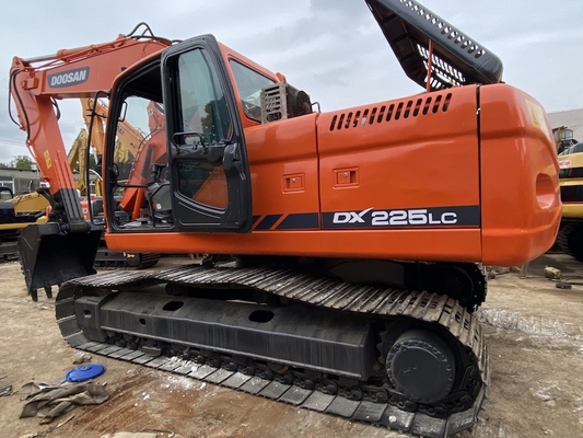 22 ตัน ของเดิมใช้ Doosan DX225 เครื่องขุด Crawler กับ 157KW พลังงานเครื่องยนต์และ 1.05m3 ความจุถัง