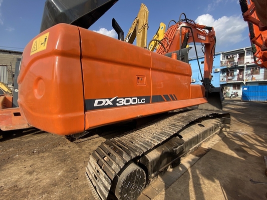 เครื่องขุดกรอบคลุมแบบแคร์เลอร์ Doosan DX300 ของเดิมขนาด 30 ตัน มีความจุในถัง 1.27 m3