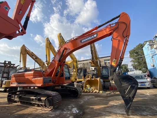 เครื่องขุดกรอบคลุมแบบแคร์เลอร์ Doosan DX300 ของเดิมขนาด 30 ตัน มีความจุในถัง 1.27 m3