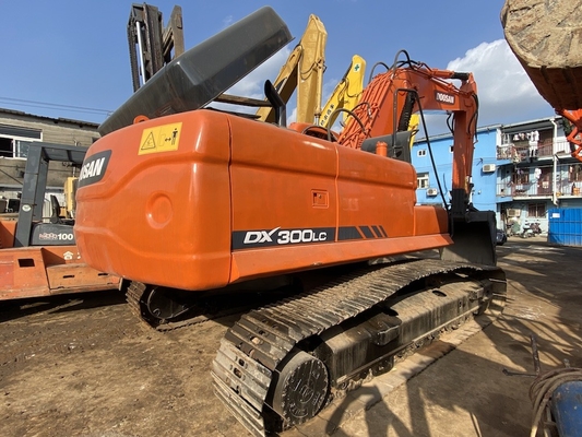 เครื่องขุดกรอบคลุมแบบแคร์เลอร์ Doosan DX300 ของเดิมขนาด 30 ตัน มีความจุในถัง 1.27 m3