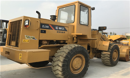 3-5 ตัน เครื่องบรรทุกล้อ Liugong ZL30E มือสอง เครื่องบรรทุกถัง 1.533.0m3